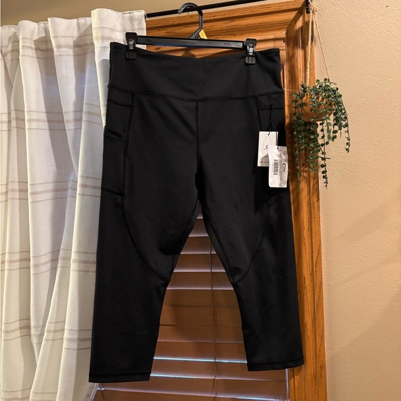 ZYIA Pants - Zyia Active NWT Black High Rise Capri Legging